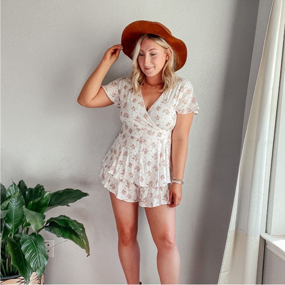 Altered state allure floral romper EUC